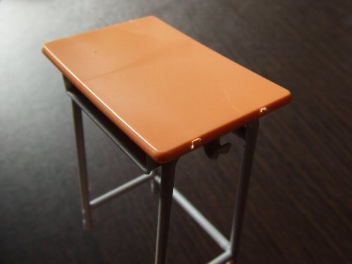 学校の机と椅子02