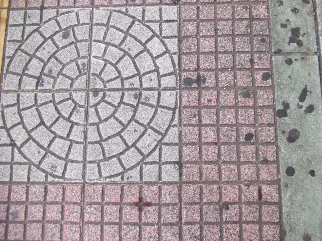 歩道タイル_円と小正方形
