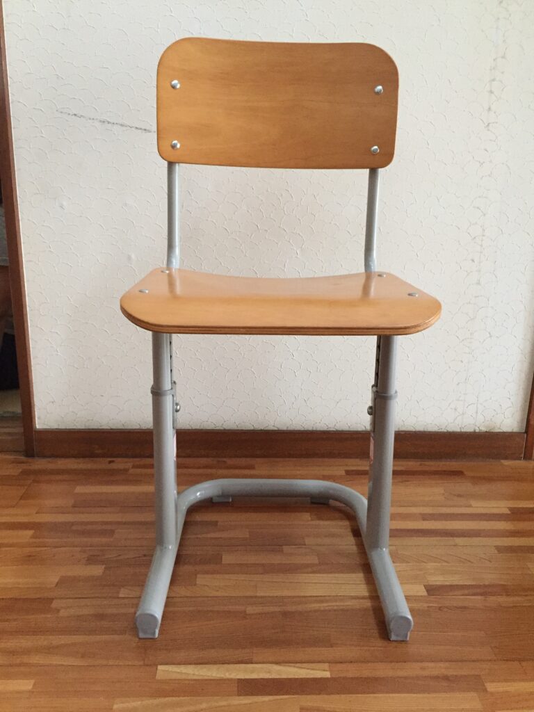 学校の椅子03_正面