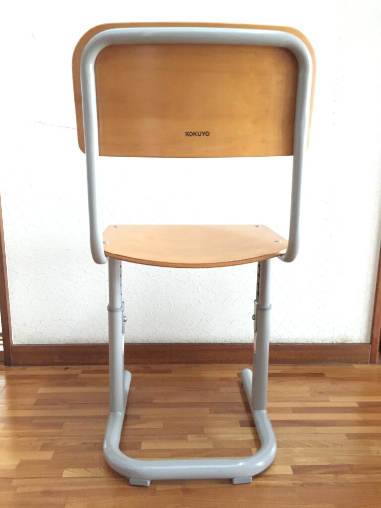 学校の椅子05_背面