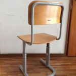 学校の椅子07_後ろ斜め