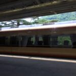 駅のホーム_電車