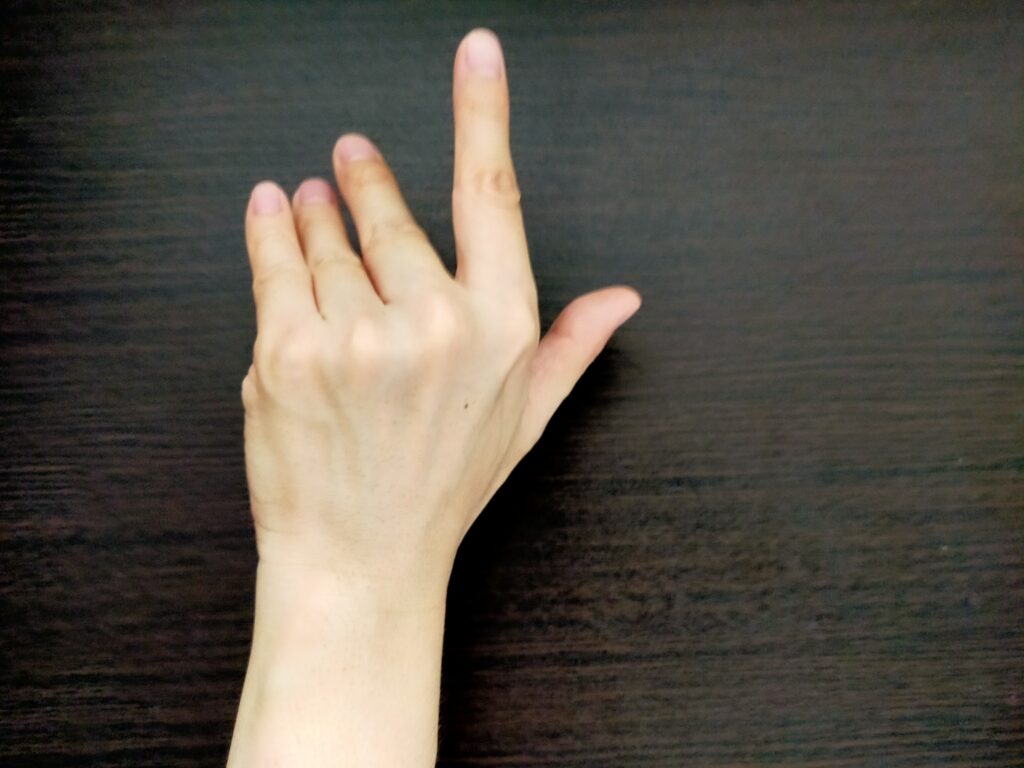 手_指３本曲げ06