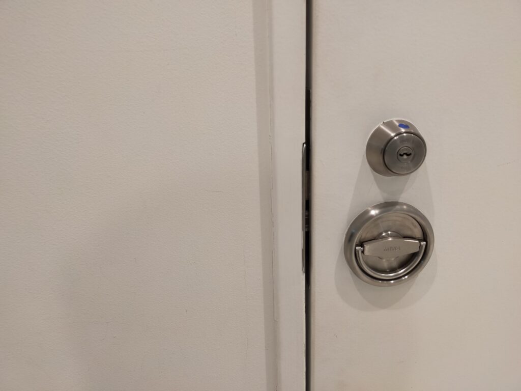ドアの取っ手と鍵穴