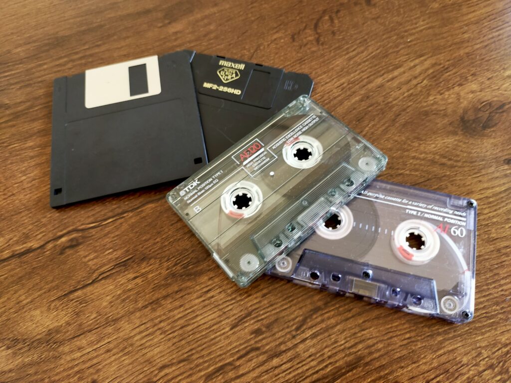 フロッピーディスクとカセットテープ_磁気媒体