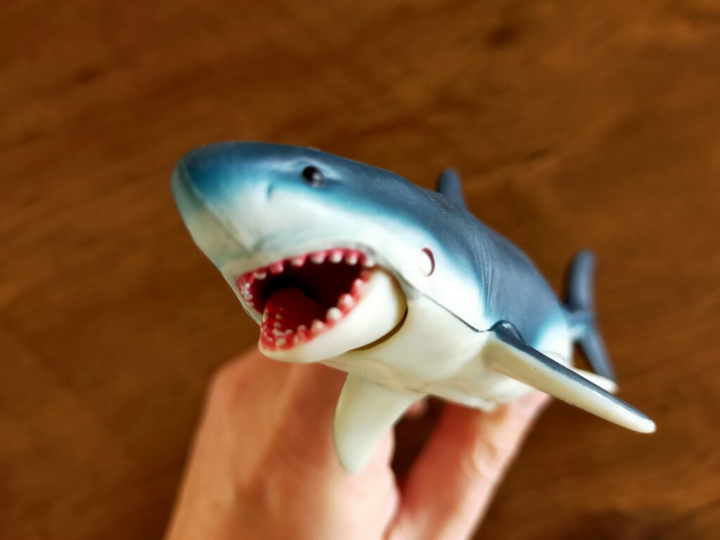 サメのおもちゃ_08