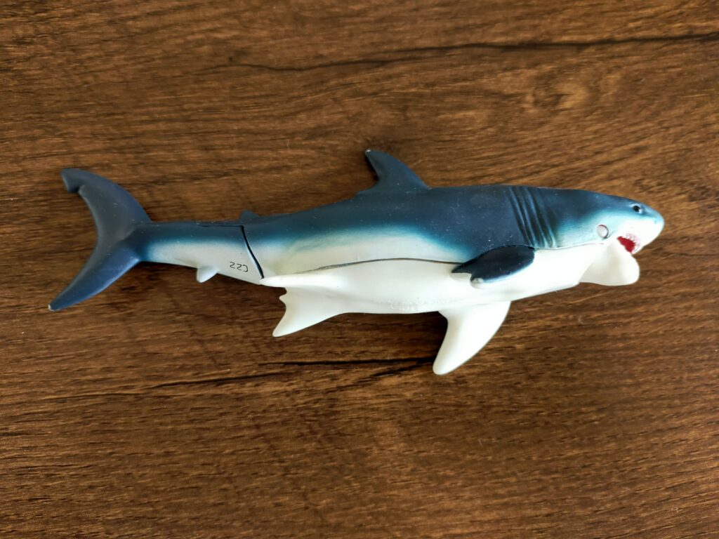 サメのおもちゃ_07